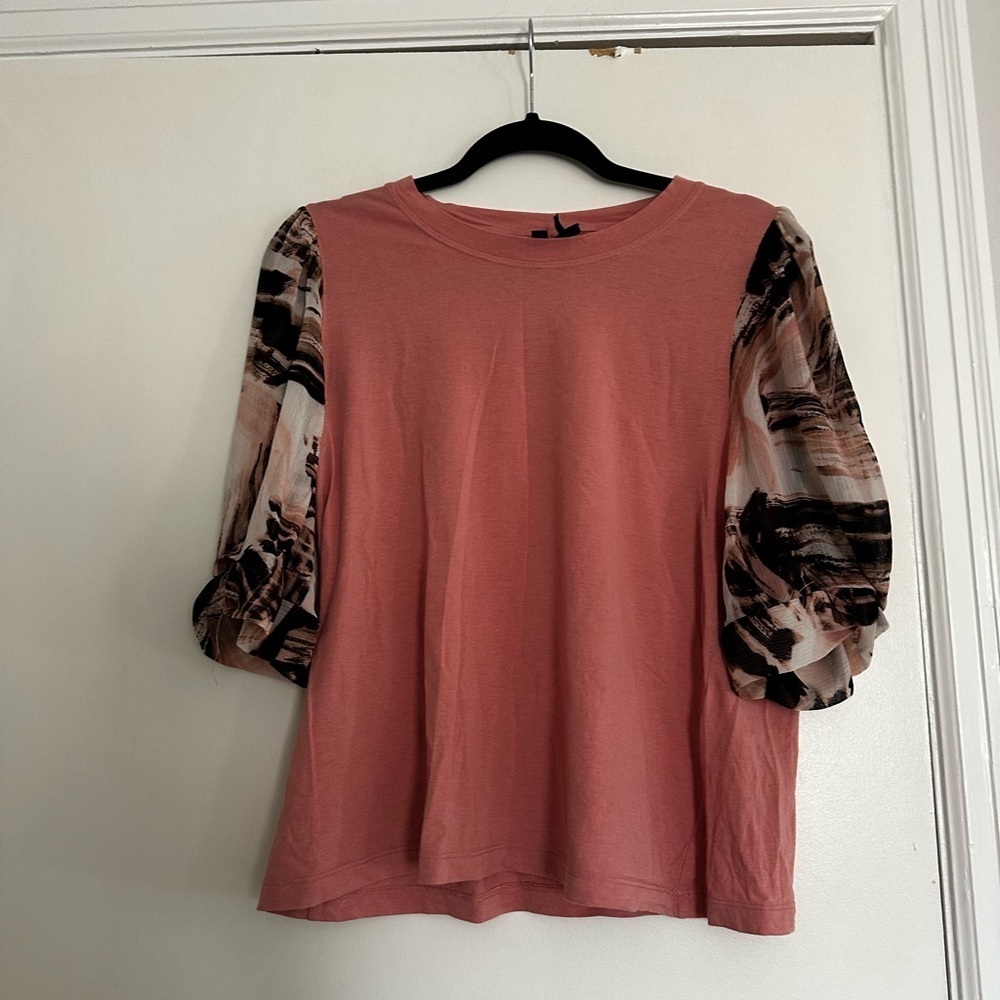 Women’s Large DKNY Rose Blouse Abstract Pattern Chiffon Balloon Short Sleeves.